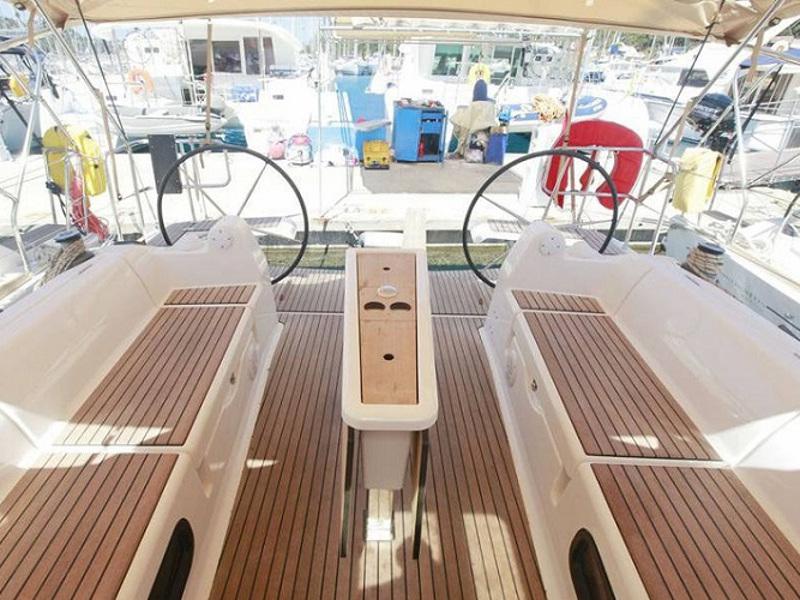 Book yachts online - sailboat - Dufour 382 GL - Calypso - rent