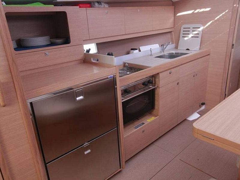 Book yachts online - sailboat - Dufour 382 GL - Calypso - rent