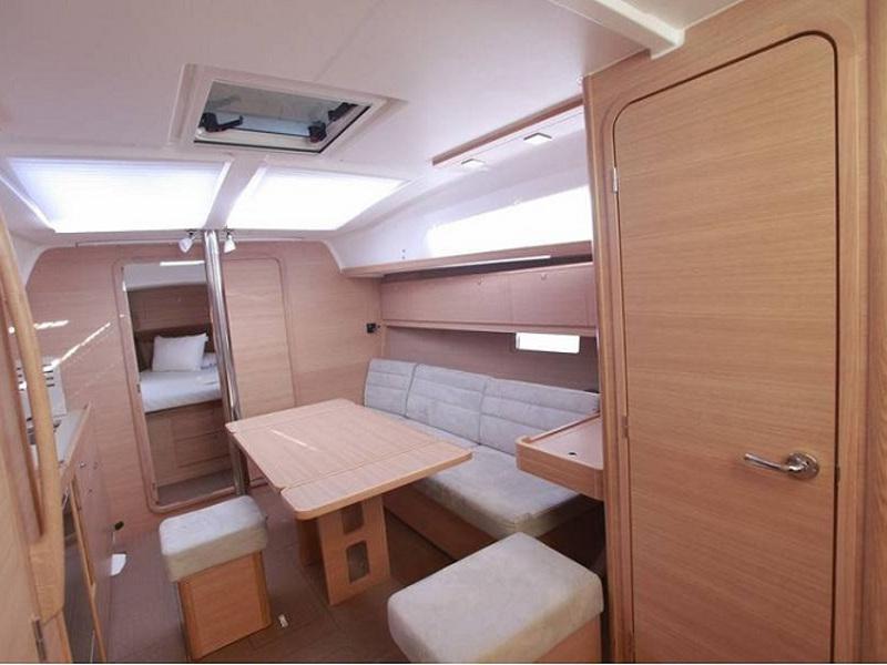Book yachts online - sailboat - Dufour 382 GL - Calypso - rent