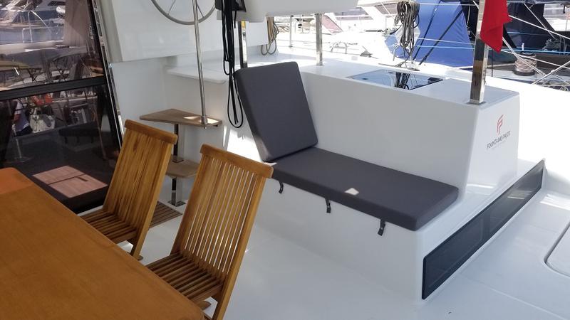 Book yachts online - catamaran - Lucia 40 - Hola - rent