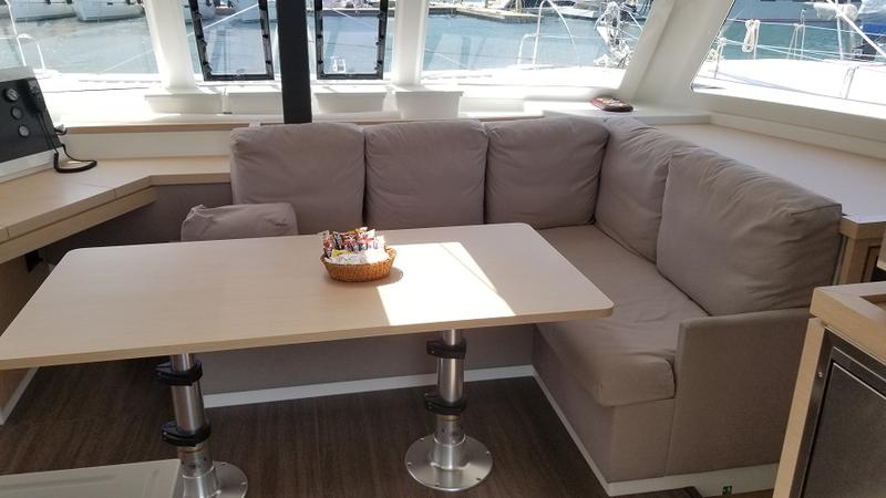 Book yachts online - catamaran - Lucia 40 - Hola - rent