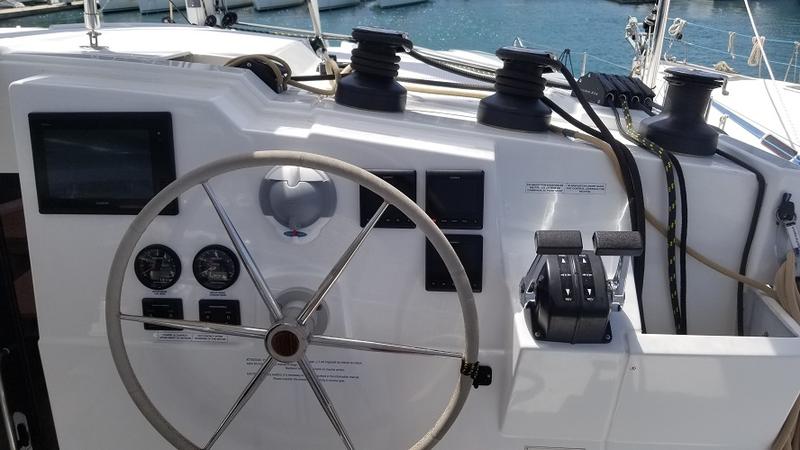 Book yachts online - catamaran - Lucia 40 - Hola - rent