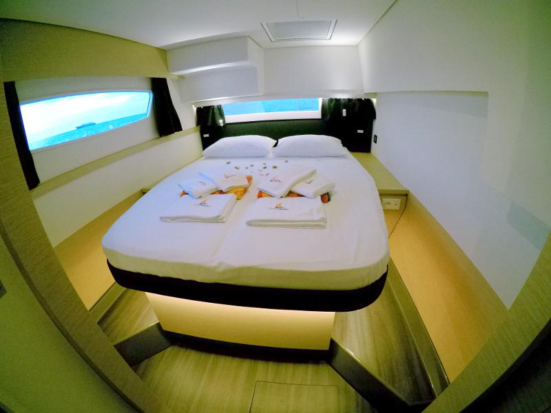 Book yachts online - catamaran - Saba 50 - Royal Cracow - rent