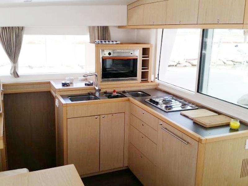 Book yachts online - catamaran - Lagoon 400 S2 - MARTINA ONE - rent