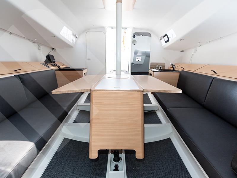 Book yachts online - sailboat - Pogo 30 - Harmattan - rent