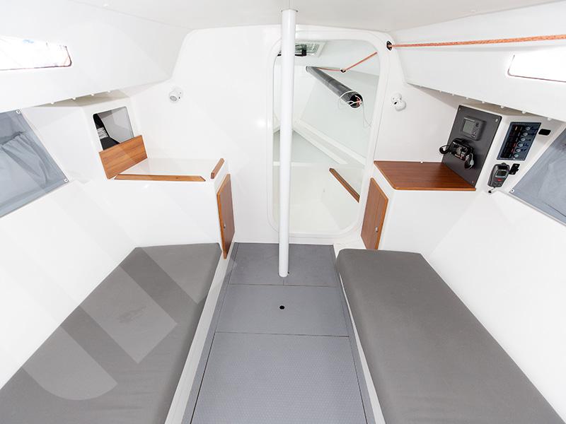 Book yachts online - sailboat - J 88 - Mauka - rent