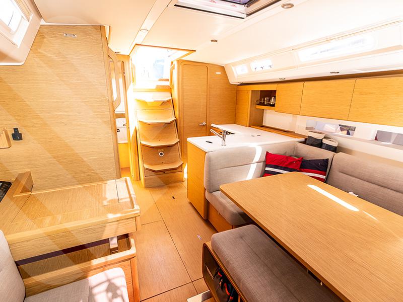 Book yachts online - sailboat - Grand Soleil 43 - Jabadao - rent