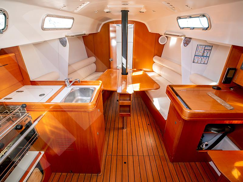 Book yachts online - sailboat - First 34.7 - One - rent
