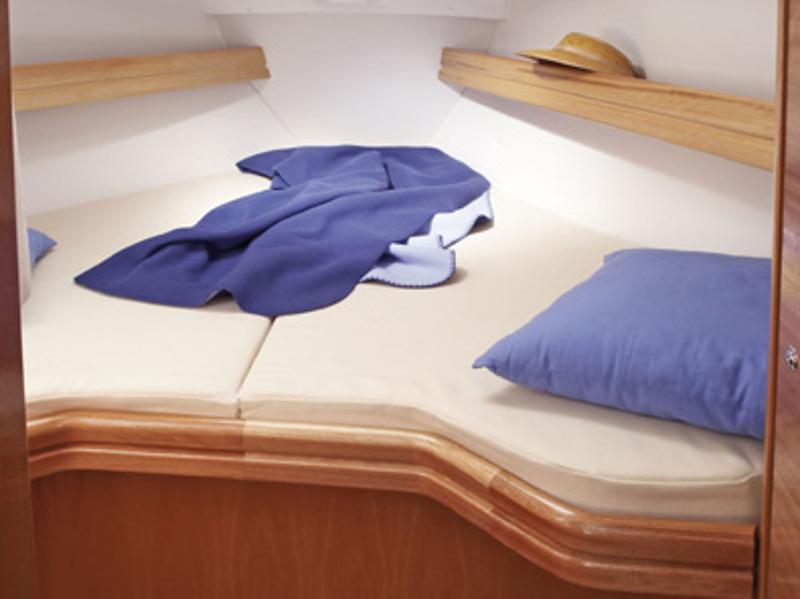 Book yachts online - sailboat - Bavaria 30 Cruiser - Arca - rent