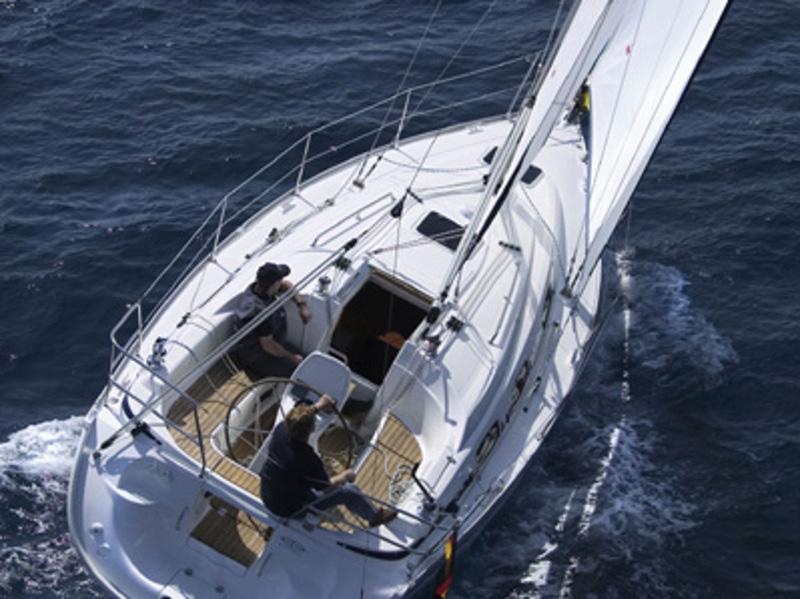 Book yachts online - sailboat - Bavaria 30 Cruiser - Arca - rent