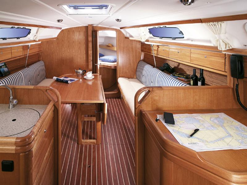 Book yachts online - sailboat - Bavaria 30 Cruiser - Arca - rent