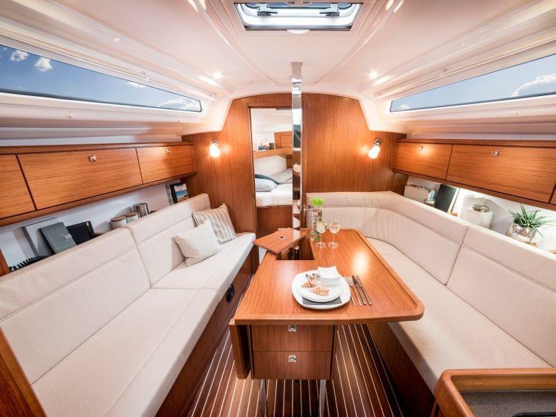 Book yachts online - sailboat - Bavaria 34 Cruiser - Be Happy - rent