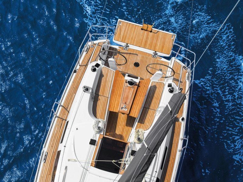 Book yachts online - sailboat - Bavaria 34 Cruiser - Be Happy - rent