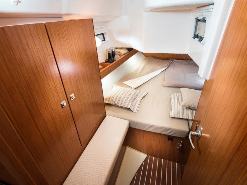 Book yachts online - sailboat - Bavaria 34 Cruiser - Free Spirit - rent