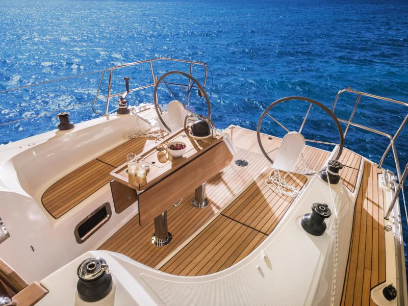 Book yachts online - sailboat - Bavaria 34 Cruiser - Free Spirit - rent