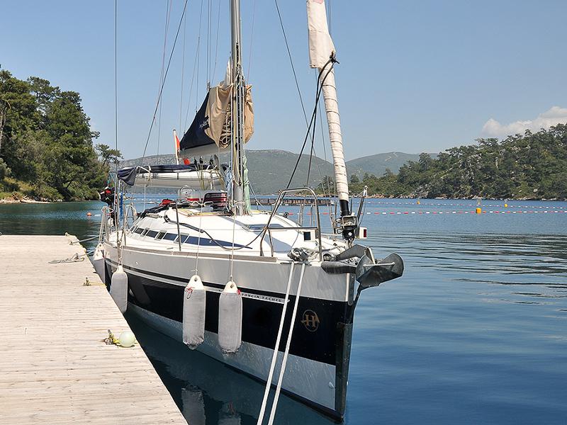 Book yachts online - sailboat - Harmony 47 - Marlin - rent