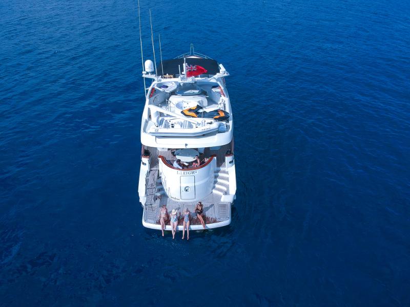 Book yachts online - motorboat - Mochi Craft 85 - Leigh - rent