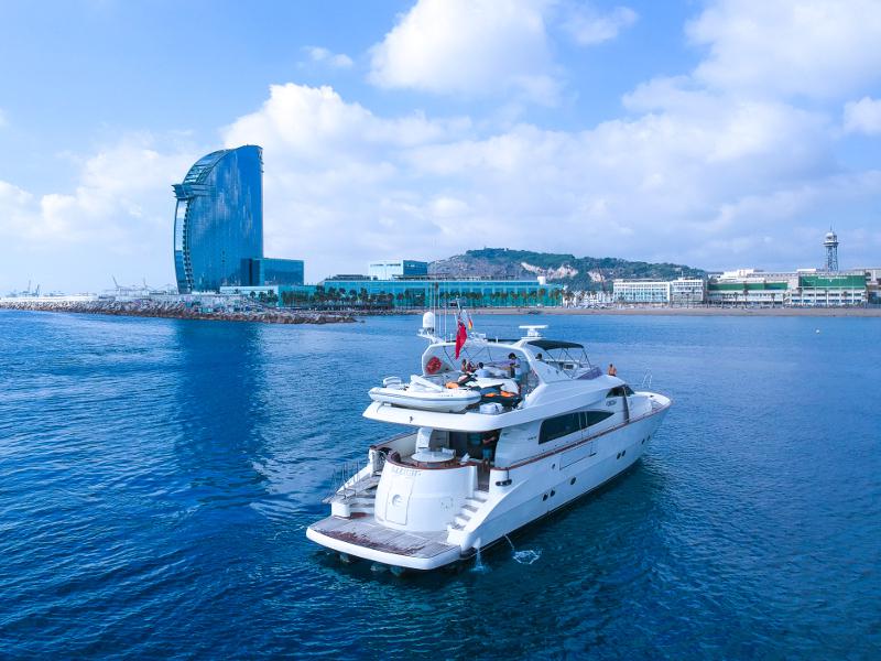 Book yachts online - motorboat - Mochi Craft 85 - Leigh - rent