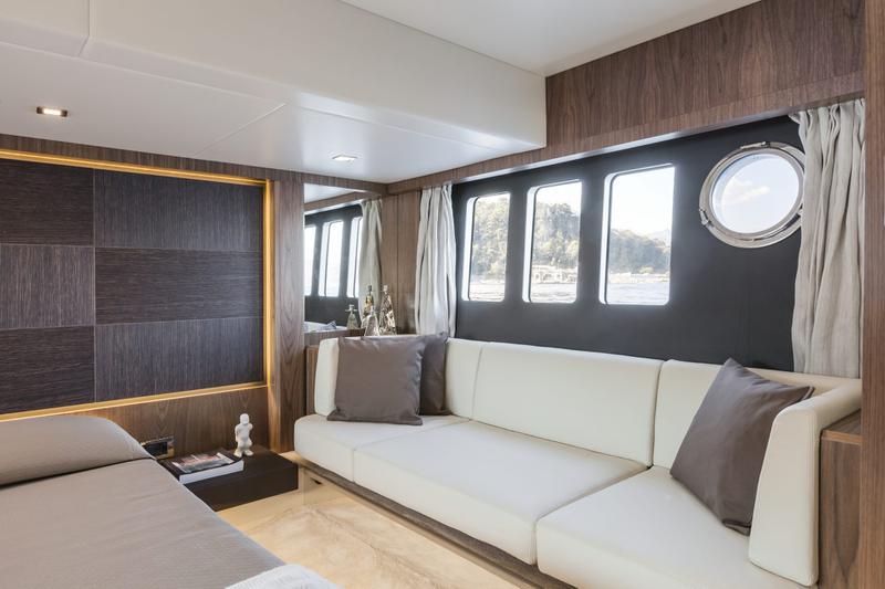 Book yachts online - motorboat - Absolute 52 FLY - Steady Rider - rent