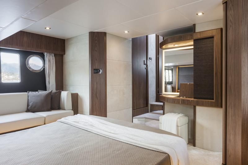 Book yachts online - motorboat - Absolute 52 FLY - Steady Rider - rent