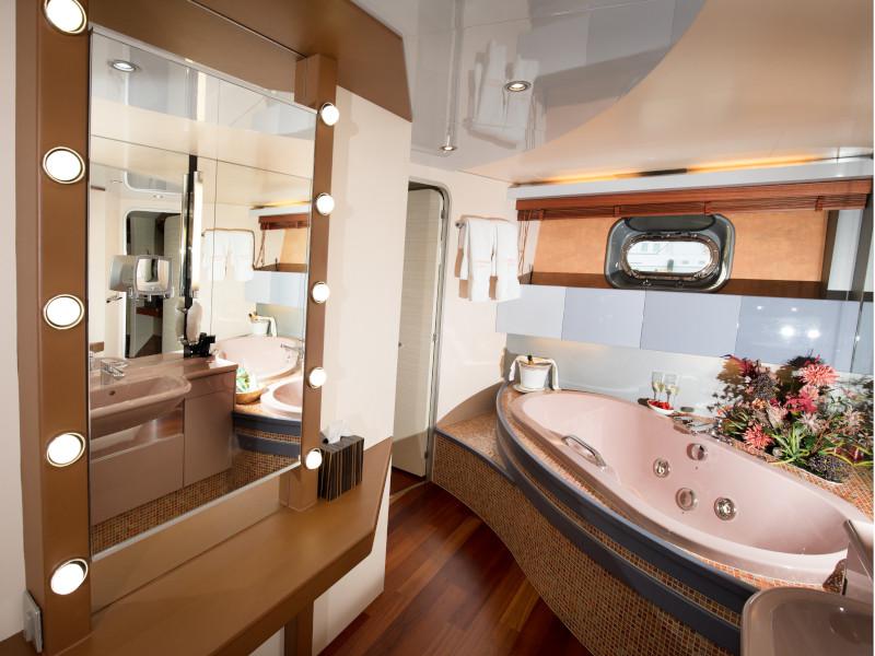 Book yachts online - motorboat - Heesen Yacht - Heartbeat of life - rent