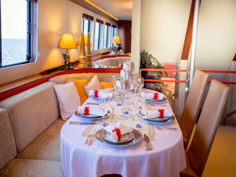 Book yachts online - motorboat - Heesen Yacht - Heartbeat of life - rent