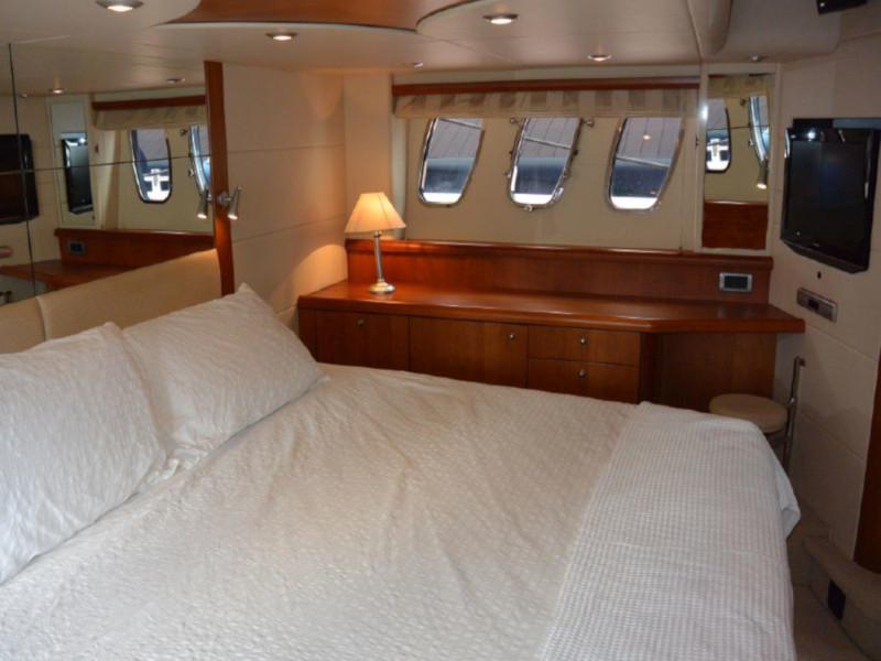 Book yachts online - motorboat - Sunseeker Manhattan 52 - Blue Amber - rent