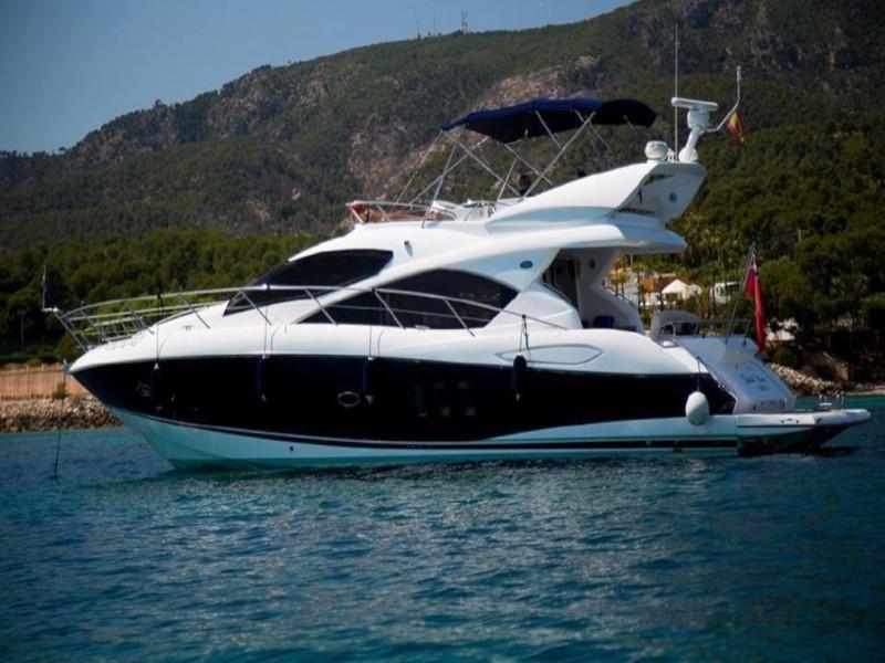 Book yachts online - motorboat - Sunseeker Manhattan 52 - Blue Amber - rent
