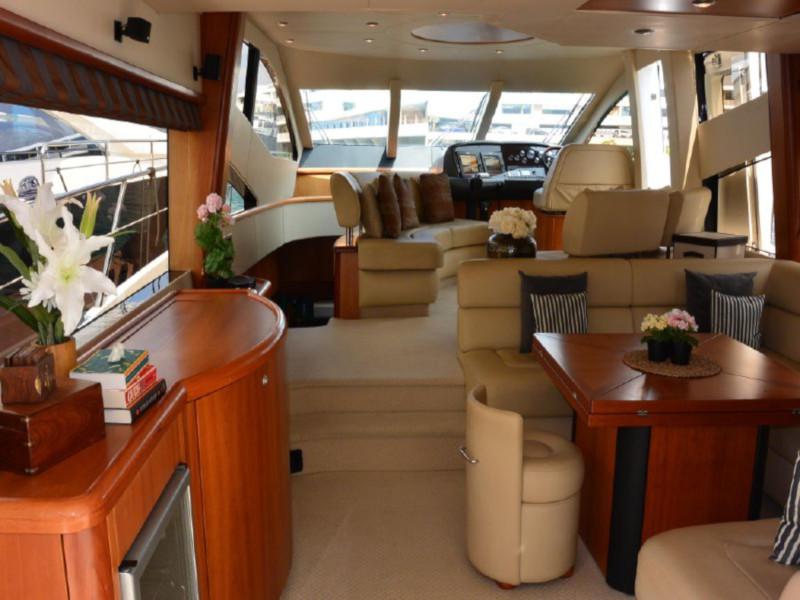 Book yachts online - motorboat - Sunseeker Manhattan 52 - Blue Amber - rent
