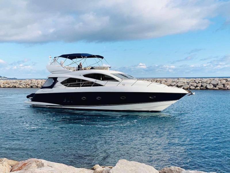 Book yachts online - motorboat - Sunseeker Manhattan 52 - Blue Amber - rent