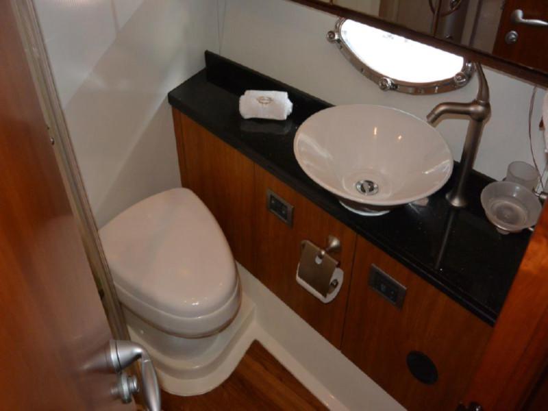 Book yachts online - motorboat - Sunseeker Manhattan 52 - Blue Amber - rent