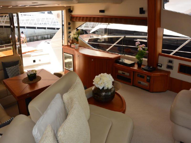 Book yachts online - motorboat - Sunseeker Manhattan 52 - Blue Amber - rent