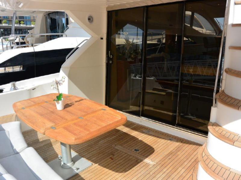 Book yachts online - motorboat - Sunseeker Manhattan 52 - Blue Amber - rent