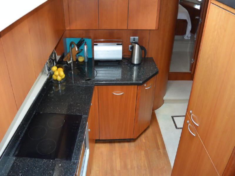 Book yachts online - motorboat - Sunseeker Manhattan 52 - Blue Amber - rent