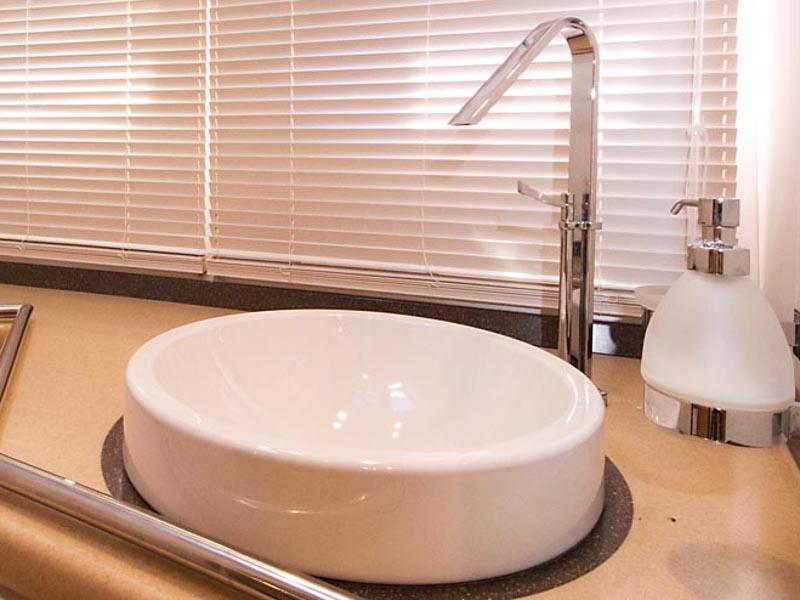 Book yachts online - motorboat - Elan Power 48 - MARTA IV - rent