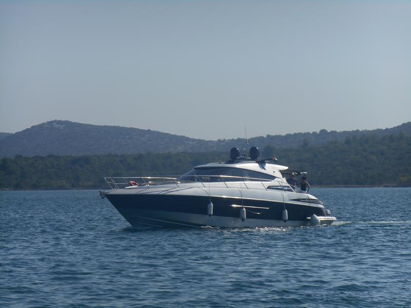 Book yachts online - motorboat - Elan Power 48 - MARTA IV - rent