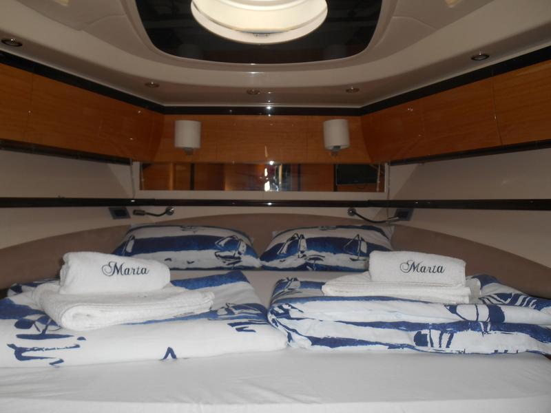 Book yachts online - motorboat - Elan Power 48 - MARTA IV - rent