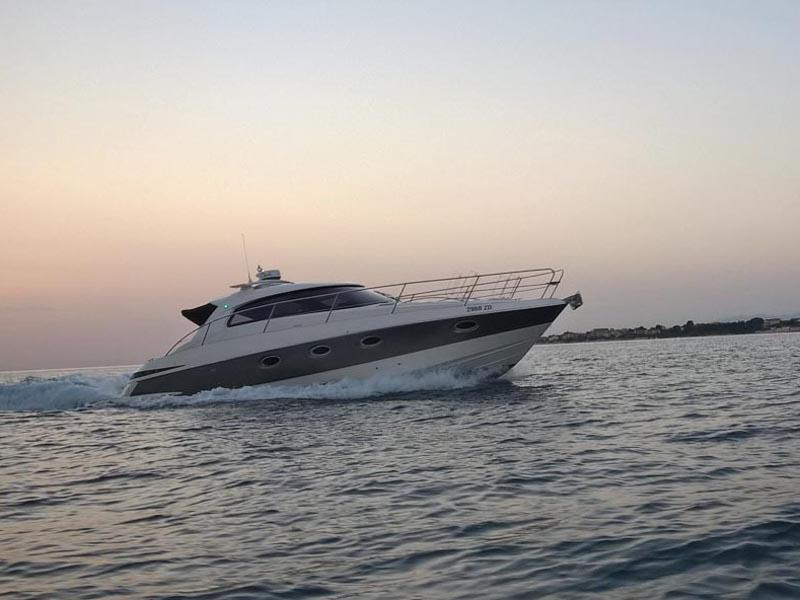 Book yachts online - motorboat - Elan Power 35 - MARTA II - rent