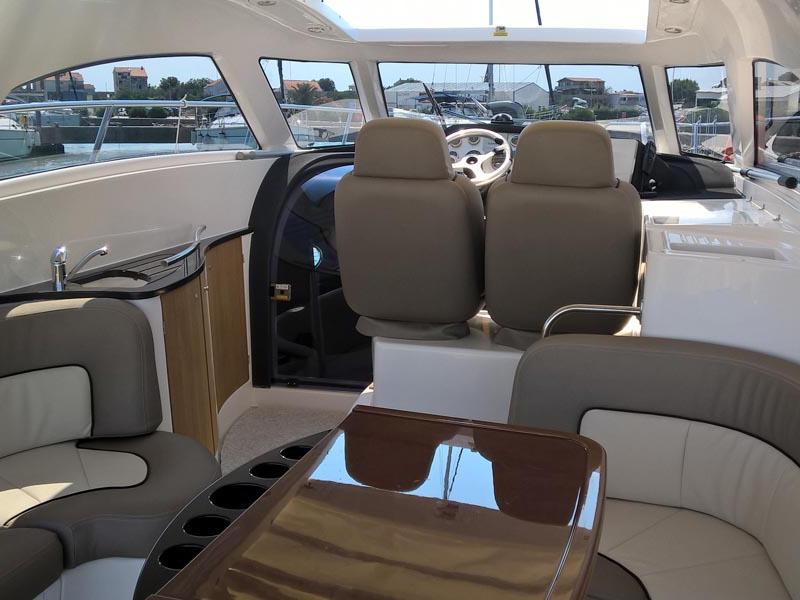 Book yachts online - motorboat - Elan Power 35 - MARTA II - rent