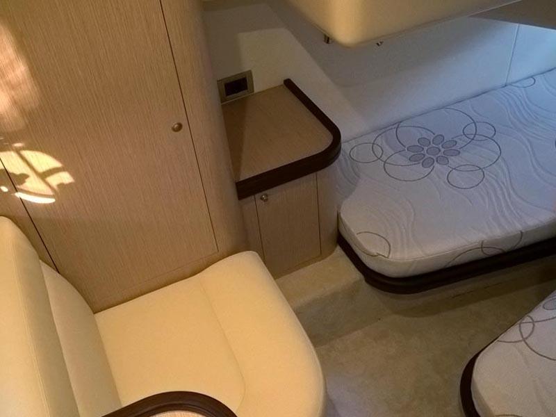 Book yachts online - motorboat - Elan Power 35 - MARTA II - rent