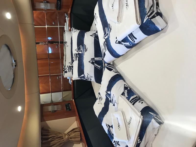 Book yachts online - motorboat - Azimut 39 - MARTA VI - rent