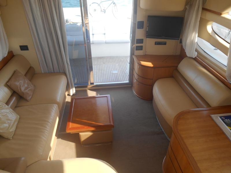 Book yachts online - motorboat - Azimut 39 - MARTA VI - rent