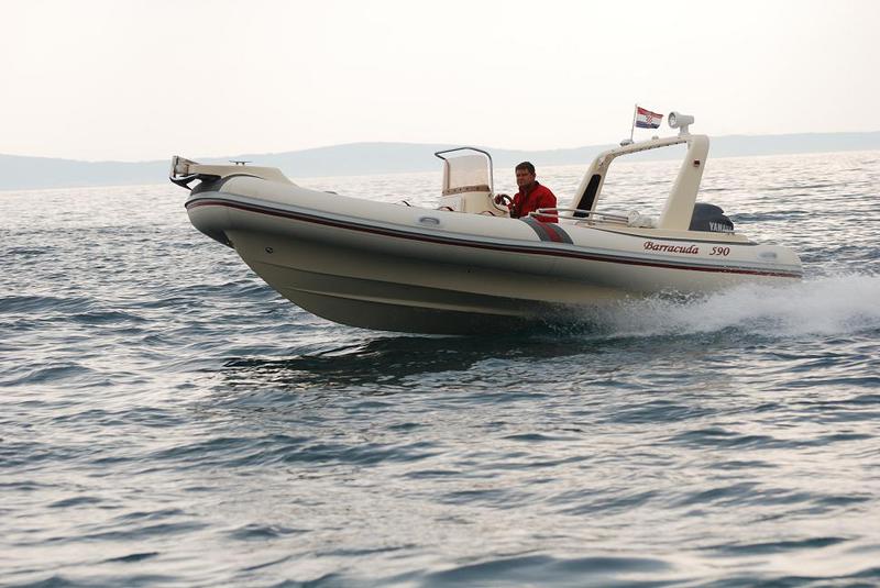 Book yachts online - motorboat - Barracuda - BARRACUDA 590 - rent