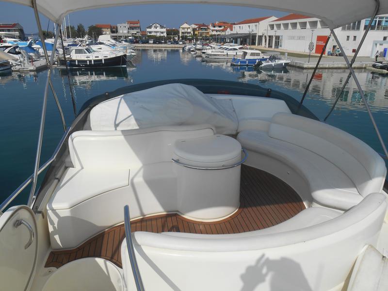 Book yachts online - motorboat - Azimut 46 - MARTA VIII - rent