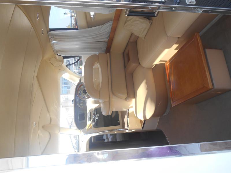 Book yachts online - motorboat - Azimut 39 - MARTA - rent