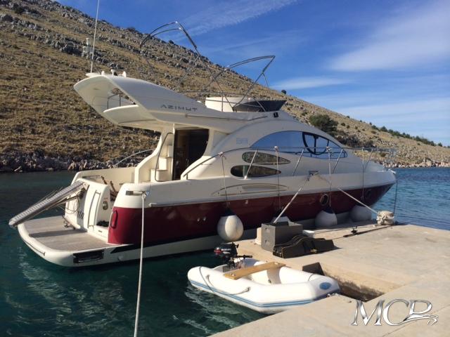Book yachts online - motorboat - Azimut 39 - MARTA - rent