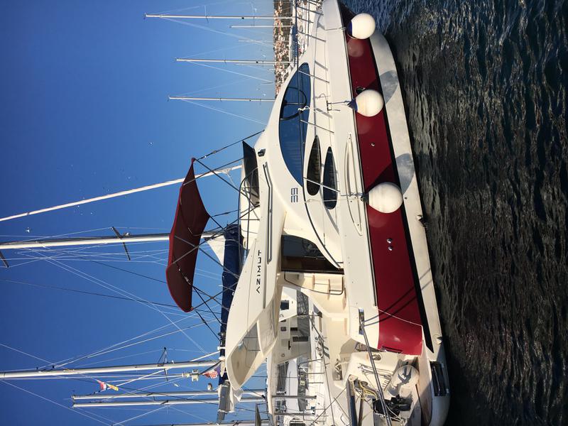 Book yachts online - motorboat - Azimut 39 - MARTA - rent