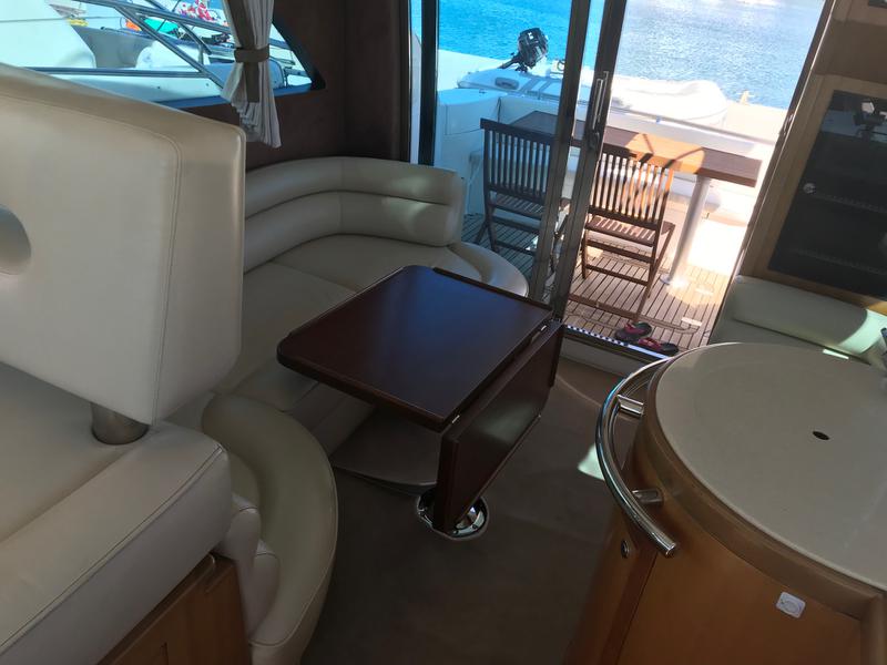 Book yachts online - motorboat - Galeon 390 Fly - Marta I - rent