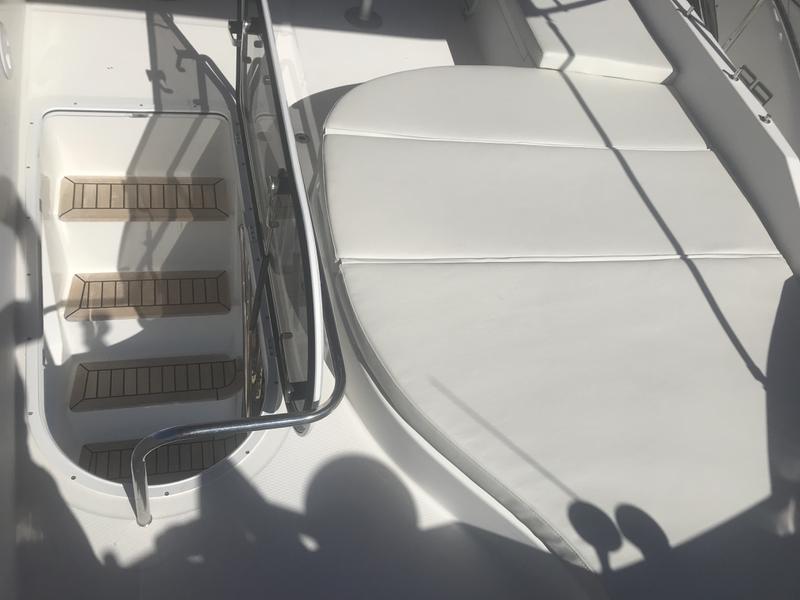 Book yachts online - motorboat - Galeon 390 Fly - Marta I - rent