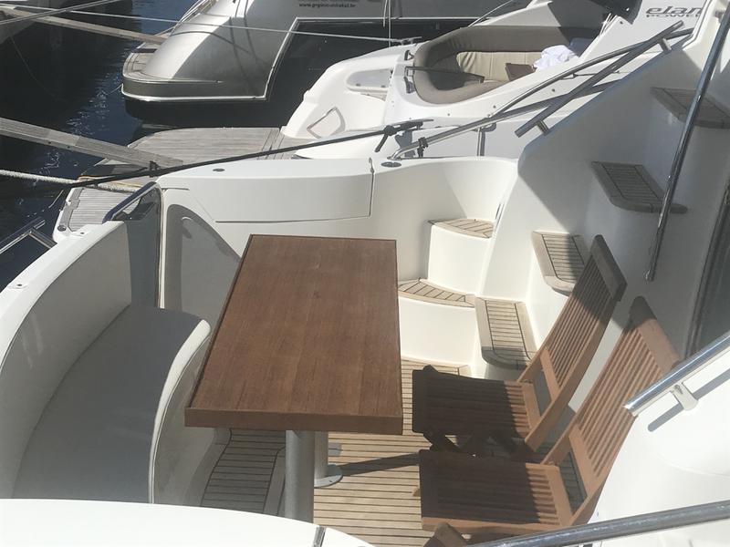 Book yachts online - motorboat - Galeon 390 Fly - Marta I - rent
